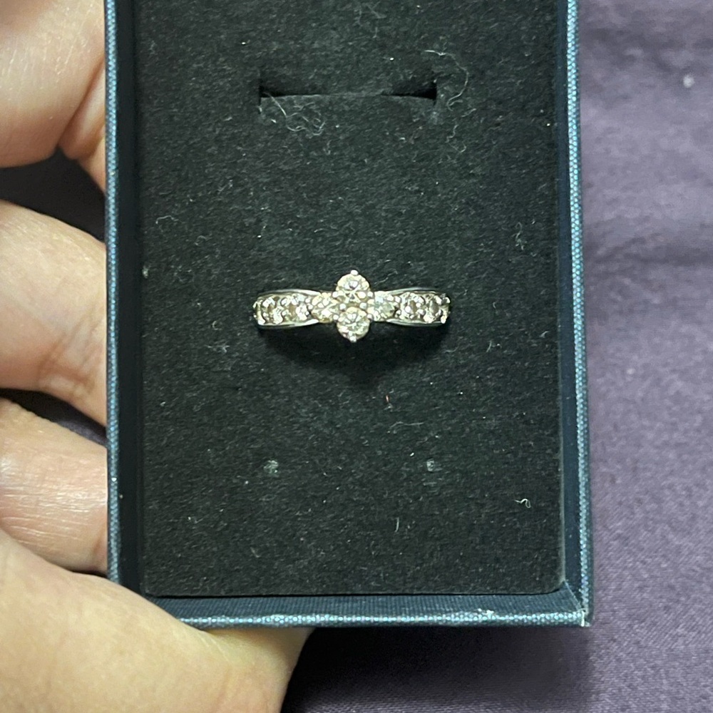 Platinum Ring with 1carat total diamond